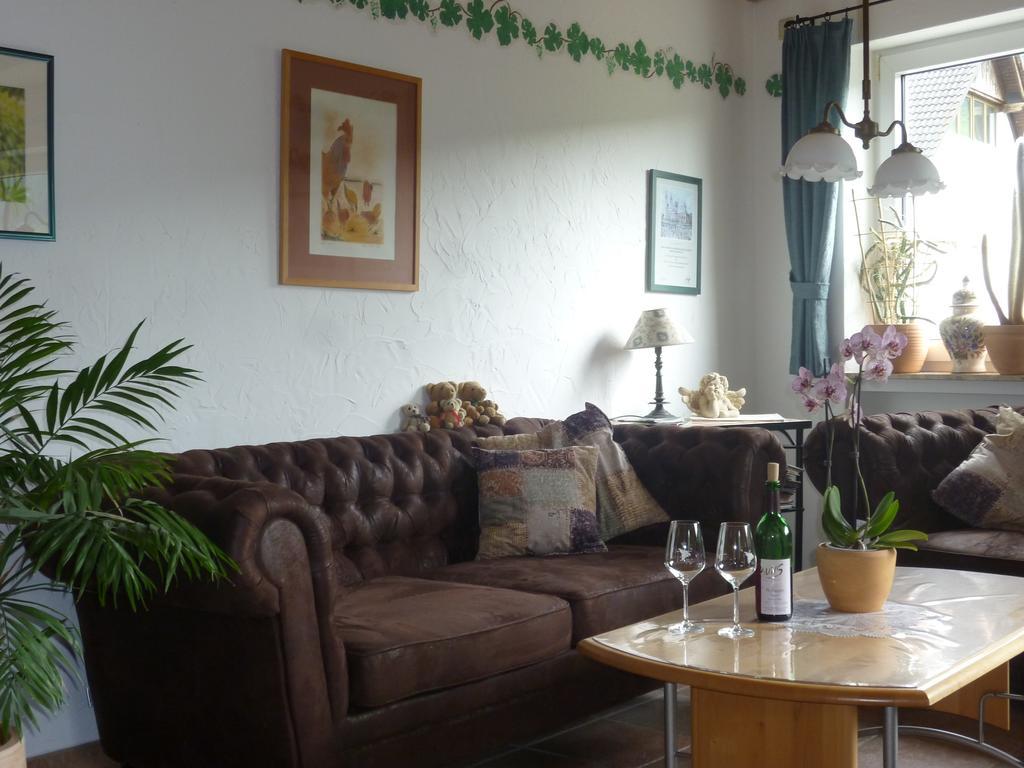 Weingut-Brennerei-Gaestehaus Emil Dauns Reil Esterno foto