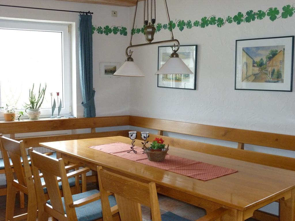 Weingut-Brennerei-Gaestehaus Emil Dauns Reil Camera foto